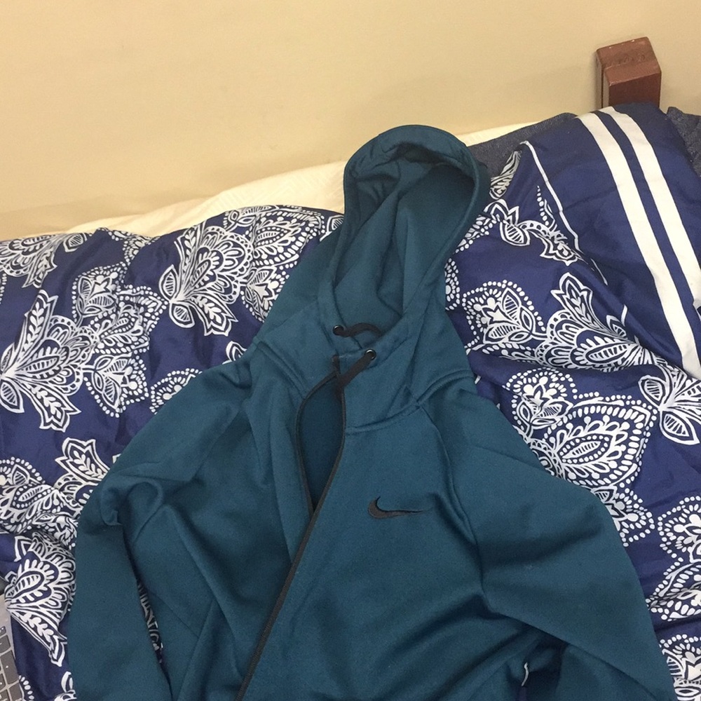 Nike jacket - Picture 3 of 3